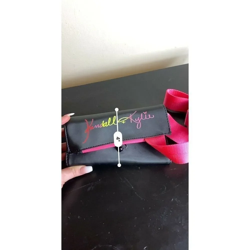Kendal And Kylie Brush Holder Waist Belt Black And Pink H13